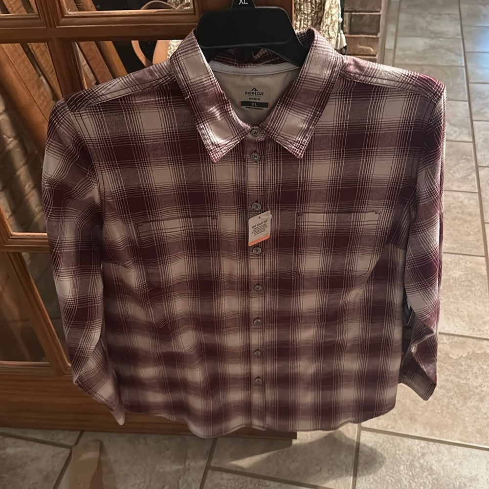 Ridge-cut women’s work shirt - size XL. New with tags.